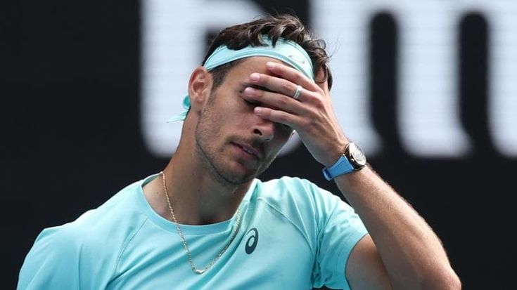 A un passo dall’impresa il fisico tradisce Musetti. Anche Djokovic lo consola