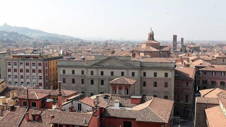 A Bologna la casa è diventata un lusso: le compravendite calano ancora