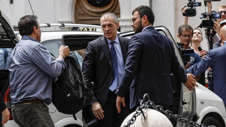 Nasce il governo Cottarelli ma c'è il rischio del voto in agosto