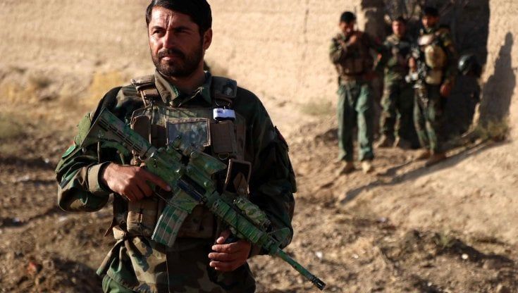 Afghanistan: autobomba contro base militare, almeno 30 poliziotti morti e 20 feriti