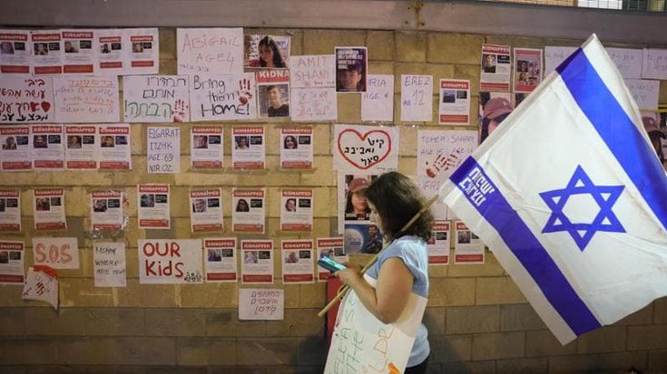 Israele, per gli ostaggi si muove anche il Papa. Blitz dei soldati, recuperati i morti