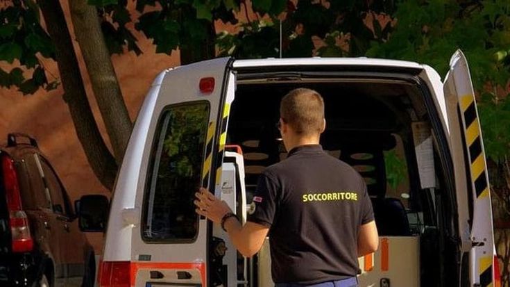 Muore folgorato dal filo scoperto del rasoio elettrico, Erik Faustini aveva 31 anni: lascia moglie e figlia