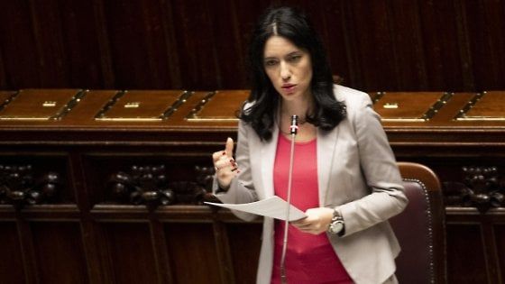 Azzolina: "I docenti in più andranno a infanzia ed elementari"