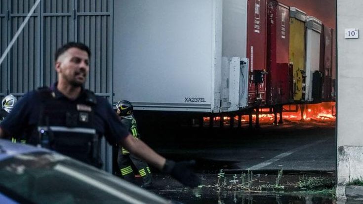 Incendio alla Brt, il fumo da un pacco e la velocità delle fiamme: i punti di partenza dell’indagine