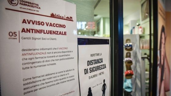 Vaccini per l'influenza, la Lombardia ancora in rincorsa: 500mila dosi acquistate con l'ultima gara, un terzo di quelle previste
