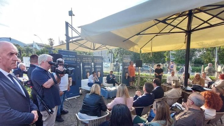 Le “certezze” di Salvini alla Spezia in scia a Musumeci: “Toti? Guai se gli italiani si dovessero dimettere per il dispetto del vicino di casa”