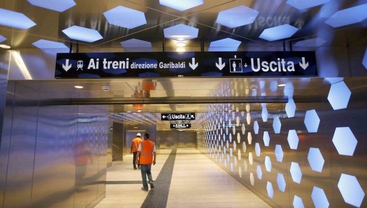 Napoli, ecco la Stazione Duomo: dopo 20 anni inaugurazione e primi treni