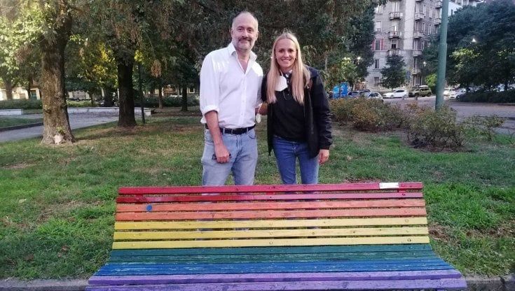 A Milano l'imboscata contro il giardino intitolato alla vittima dell'omofobia Harvey Milk: "Meglio dedicarlo a 264 papi"