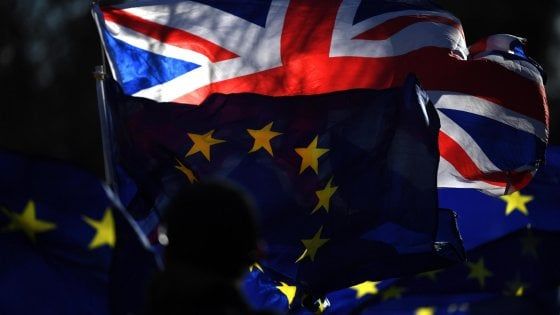 Brexit, cosa devono fare i cittadini europei per avere il "settled status" in Gran Bretagna
