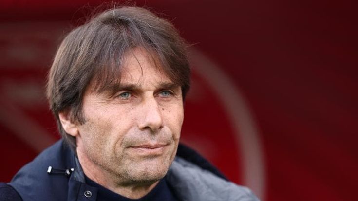Napoli, Conte avverte: “Un orgoglio giocarsi lo scudetto, restiamo umili”. All’Inter: “Complimenti”