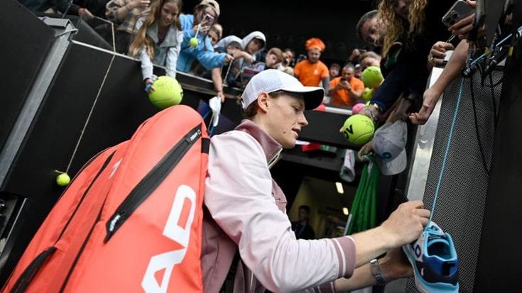 Australian Open, Sinner al terzo turno: battuto de Jong. Continua la favola di Cobolli, fuori Arnaldi e Musetti