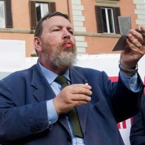 Ferrara, addio al Foglio dopo 19 anni: "Tifo Nazareno, &egrave; politica stile Craxi"