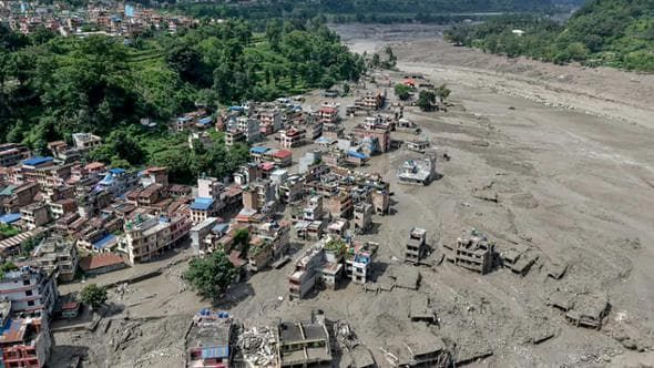 Uno tsunami di fango: che cosa ha provocato la devastante inondazione glaciale in Nepal?