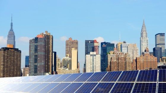 New York, tetti degli edifici pubblici in affitto per l'energia solare