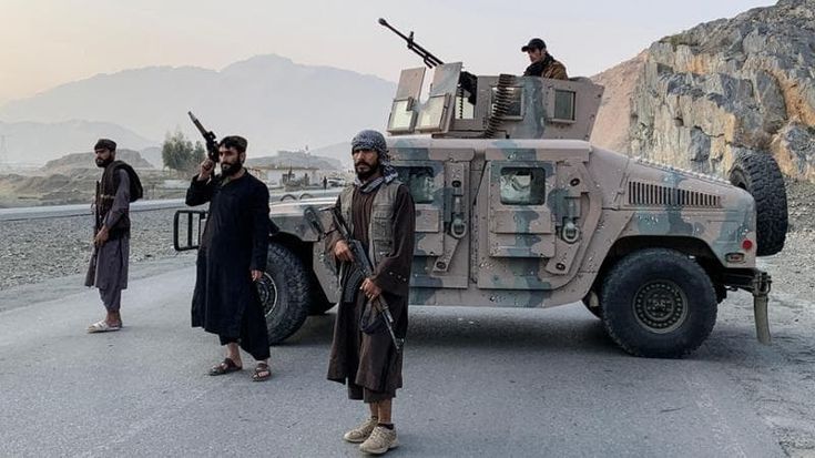 Il Pakistan bombarda Kabul: “Adesso tra noi è guerra aperta”