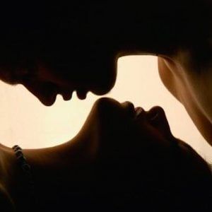 Sesso orale e tumori, perché il rischio aumenta per gli uomini. Ecco come proteggersi