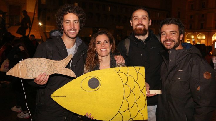 Le sardine insistono: “Oggi a Modena per il bis di Bologna”