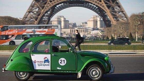 Parigi. Un itinerario con la 2CV. Elettrica