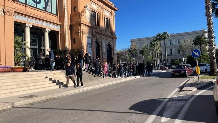 Bari, tutti pazzi per Banksy: la street art al Margherita attira quasi 4mila persone in quattro giorni