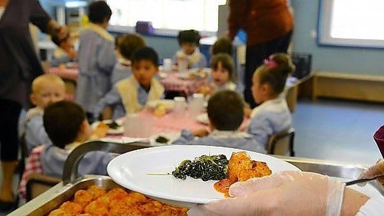 Pescara, 80 bambini ricoverati. Il sindaco chiude tutte le mense scolastiche