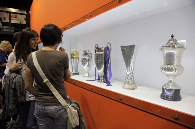 Notte bianca a San Siro: il tour fra coppe e spogliatoi