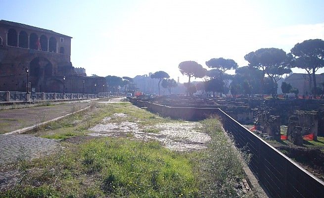 Via Alessandrina, finito il restyling<br />Riapre la via sulla Roma dei Cesari