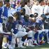 Nfl, giocatori multati se si inginocchiano durante inno