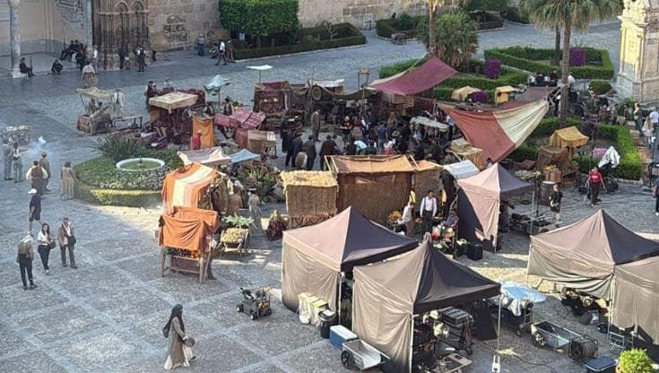 La cattedrale diventa un bazar per il giovane Sherlock Holmes
