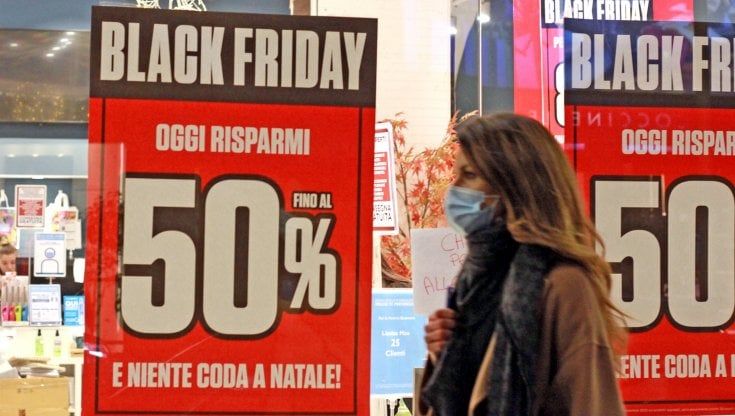 Black Friday, l'Italia ha il primato in Europa: 273 euro di acquisti online per il 65% degli intervistati