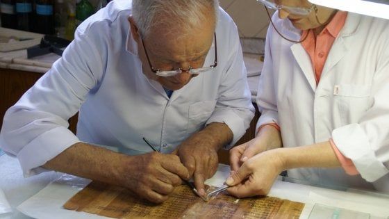 Siracusa, l'annuncio-choc del museo: papiri greci in vendita per autofinanziarsi