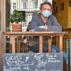 Whatsapp e amicizia, così riparte il locale del centro storico 