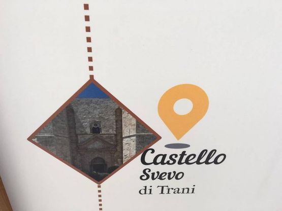 Castel del Monte a Trani: sbagliato il cartello per i turisti