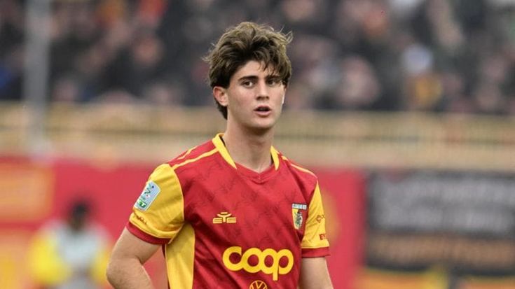 Liberali sceglie il Como, Milan beffato. Il fantasista del Catanzaro va da Fabregas