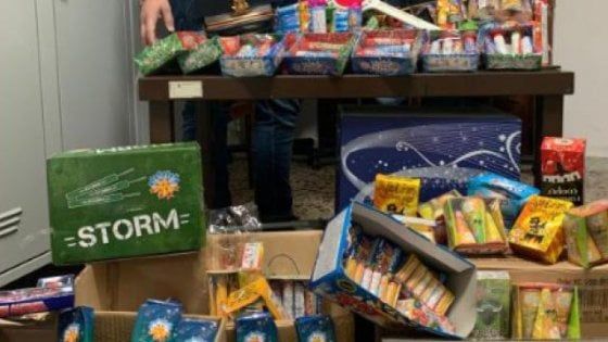 Bari, 120 chili di botti illegali in uno scantinato del San Paolo: 30enne arrestato
