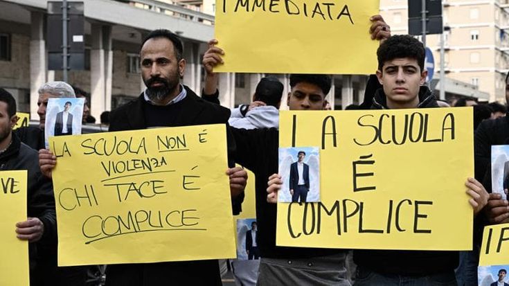 Il maestro Perboni vede i coltelli. Del Rio e i monsignor vaticanisti