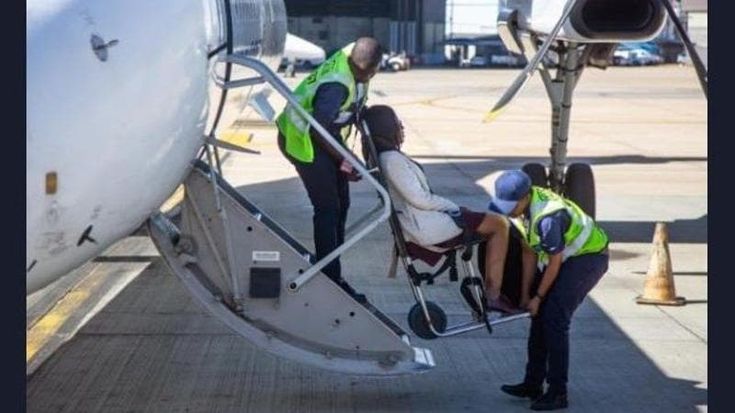 Disabilità, viaggiare è una lotteria: aereo, taxi o treno saranno compatibili con la mia carrozzina?
