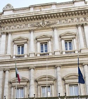 Debito pubblico record a 2.104 miliardi.<br />Gli aiuti all'Europa pesano 55,1 miliardi