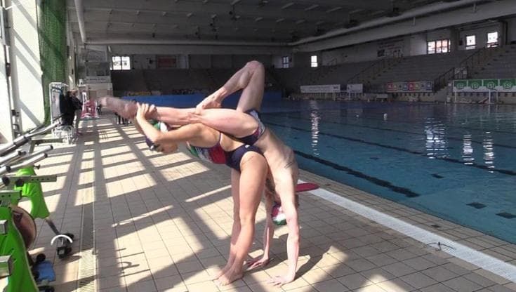 Vite da sincronetti, gli uomini del nuoto sincronizzato esclusi dalle Olimpiadi: "Il nostro sport contro gli stereotipi"