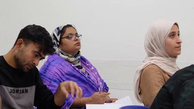Roma, in aula con i volontari che insegnano l'italiano agli stranieri: "L'obbligo? Utopia"