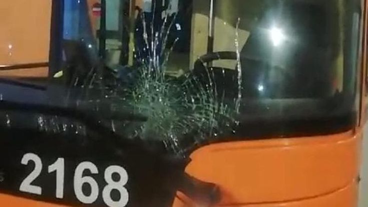 Bus nel mirino delle gang di Palermo: tre assalti in due giorni. Ipotesi taglio delle corse