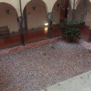 Maltempo, temporali sulla Toscana: strade allagate a Massa