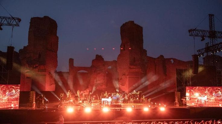 Antonello Venditti, alle Terme di Caracalla il live per i 40 anni di ‘Notte prima degli esami’: “Roma è stata la mia droga e mi ha aiutato a non drogarmi”