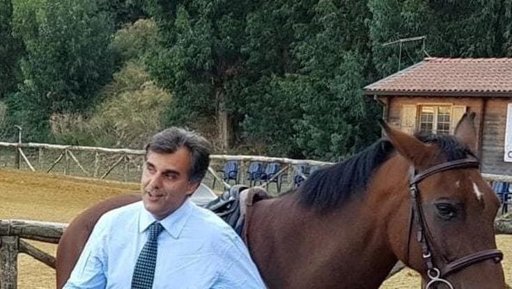 Sequestro dentro l’azienda dell’ex rettore Cuzzocrea. “Basolato comprato coi soldi dell’università”