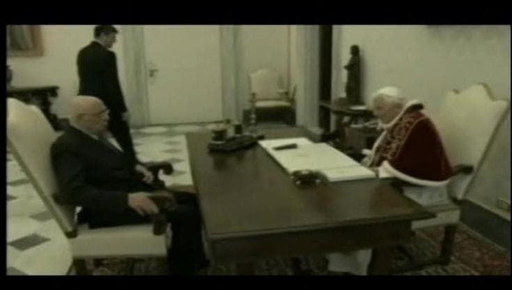 Il Papa riceve Napolitano: "Prego per l'Italia"