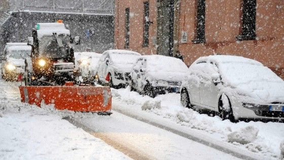 Webcam sui mezzi, ma niente sale gratis: il piano neve a Bologna