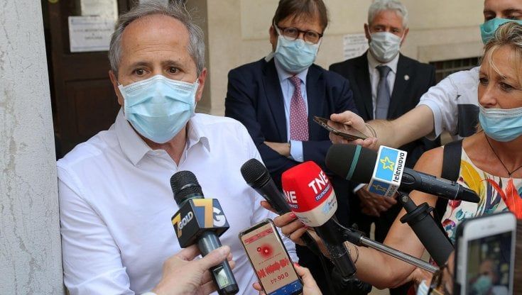 Crisanti:  “Il contagio resta alto. Se apriamo durante le feste  a gennaio ci sarà la terza ondata”