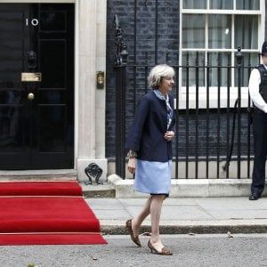 Brexit, May: "Procedure al via entro marzo 2017". Ma con l'incognita dei Lord
