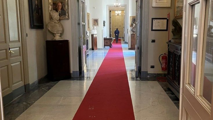 Catania, città sospesa come il suo sindaco. Ora lo "spettro" elezioni