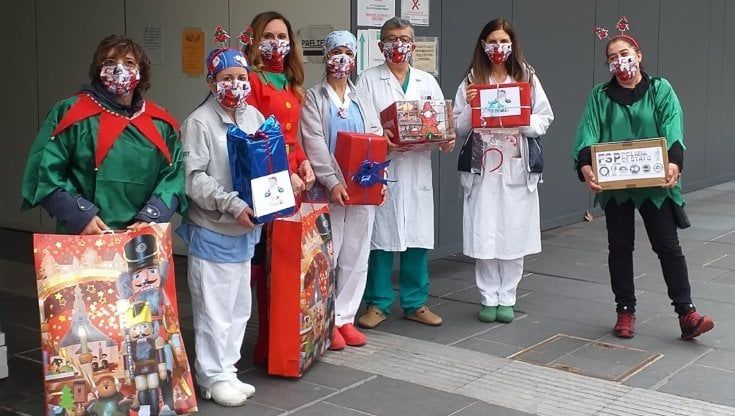 Parma, la città si stringe all'ospedale: la zona rossa non ferma la solidarietà