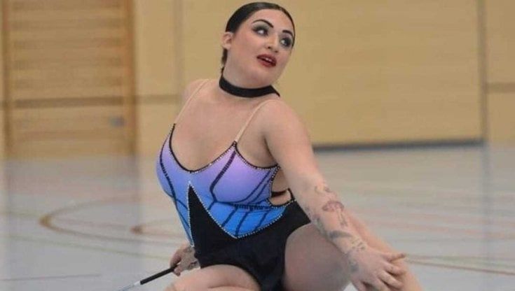 Romina in gara a Torino: il twirling accoglie i trans
